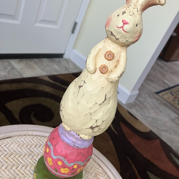 VINTAGE JIM SHORE TALL RABBIT ON EGG ENESCO HEARTWOOD CREEK COLLECTION  c2001 - Picture 1 of 16